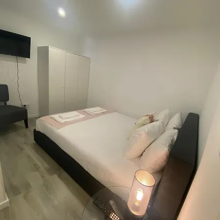 Spacious Duplex With 4 Bedrooms And 4 Bathrooms For 8 Guests * Porto
