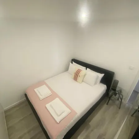 Spacious Duplex With 4 Bedrooms And 4 Bathrooms For 8 Guests * Porto